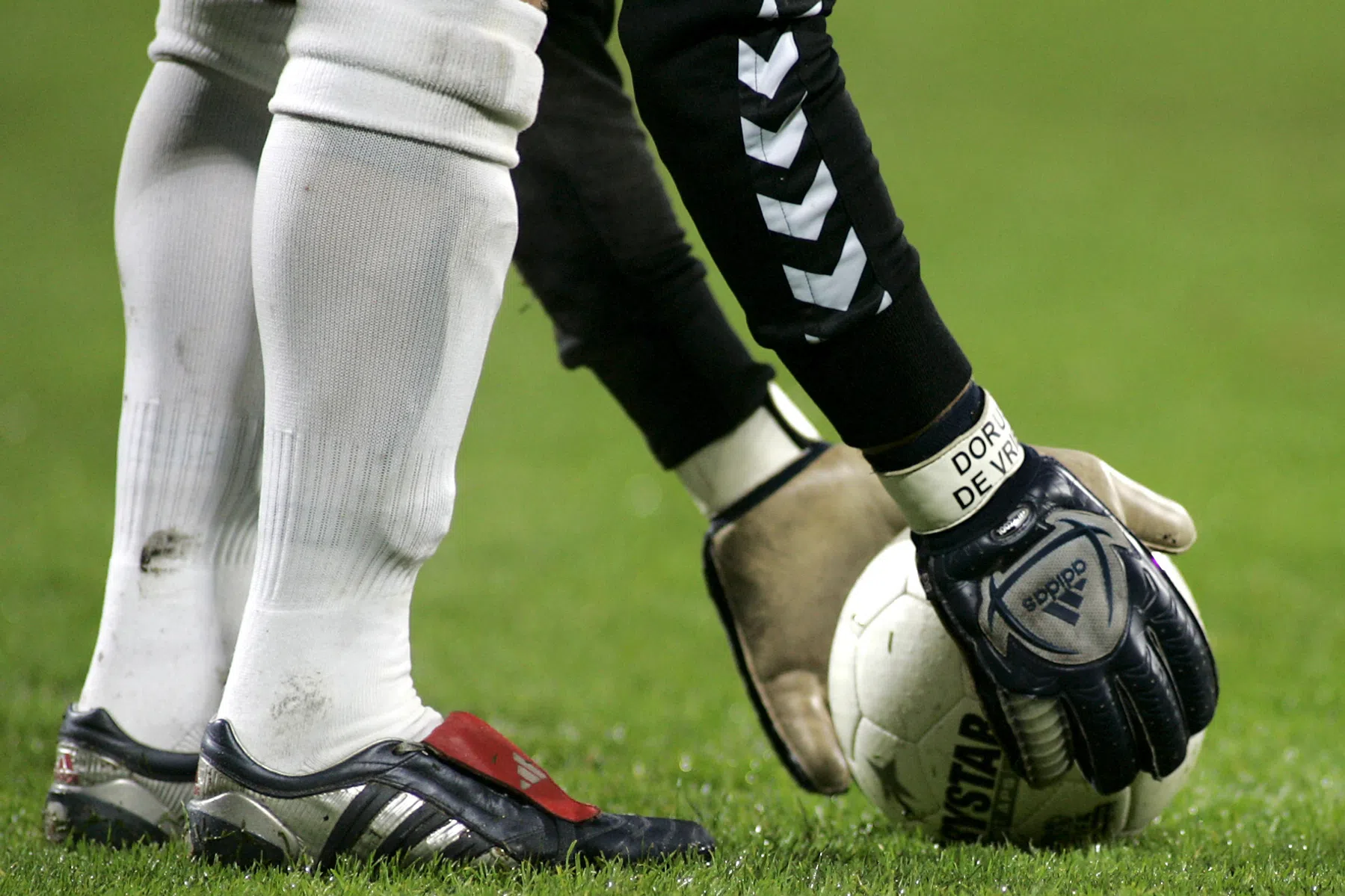 Let bij de Eredivisie-hervatting eens op de doeltrappen