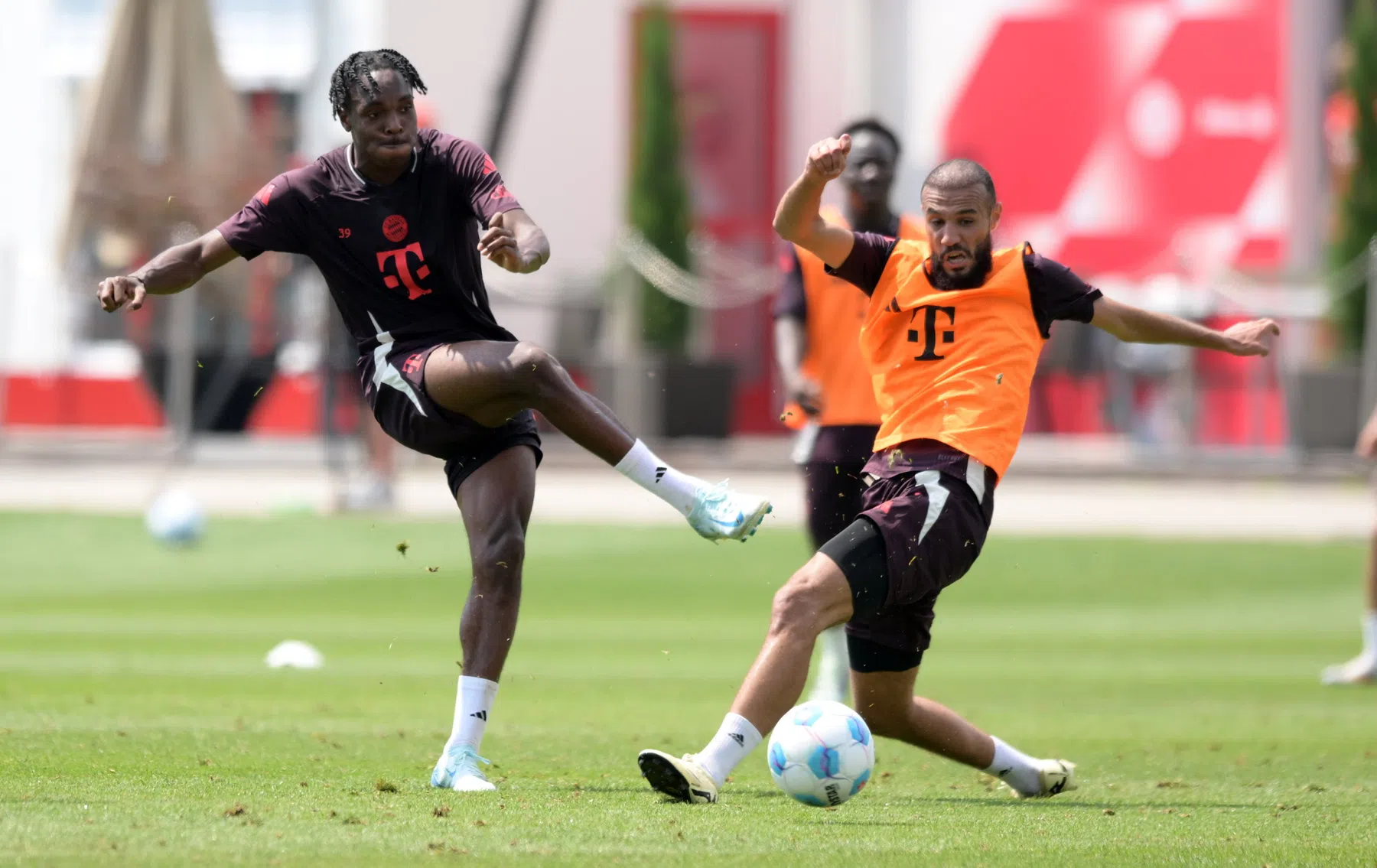 Man Utd-target Mazraoui start gewoon bij Bayern