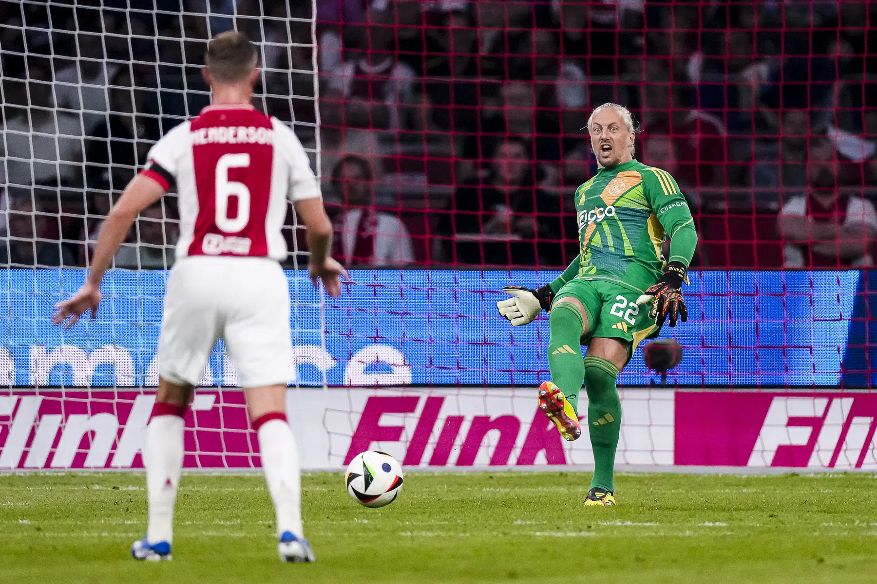 Ajax op Rapport: Pasveer maakt geen goede indruk