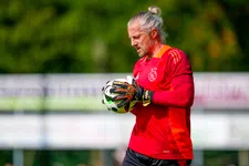 Thumbnail for article: Pasveer neemt record over als oudst spelende Ajax-speler ooit