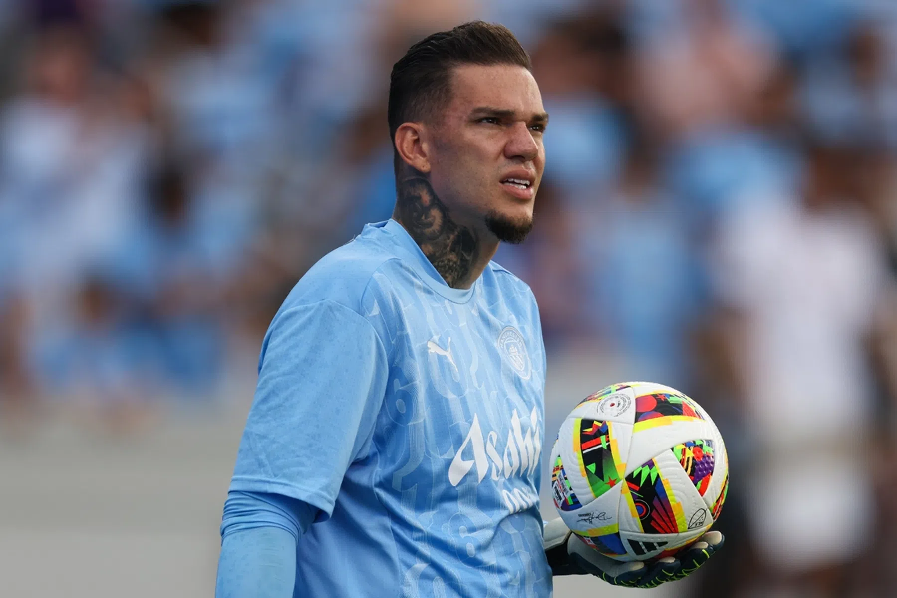 Ederson slaat terug vanwege 'vertrekwens': 'Het verhaal klopt niet'