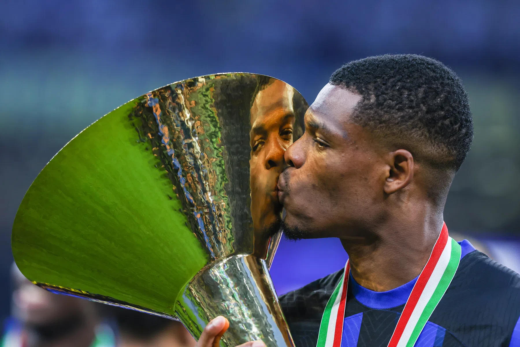 'Inter schakelt door als Dumfries volgende week niet bijtekent'