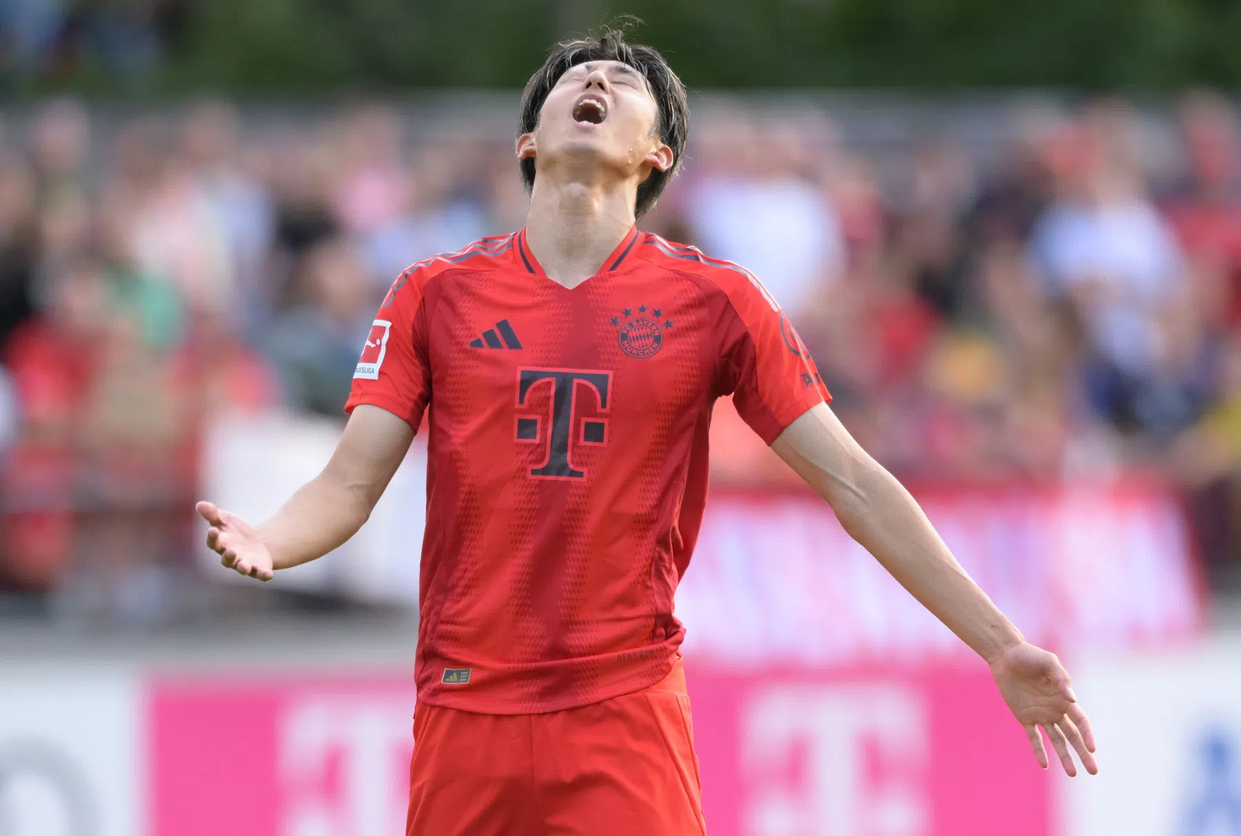 Concurrent De Ligt valt weg met gebroken voet