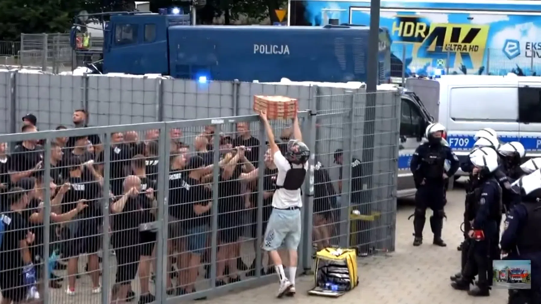 Hongerige Poolse supporters komen met creatieve oplossing
