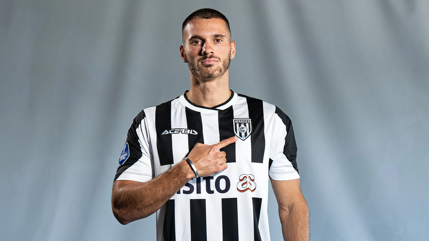Heracles schakelt na blessure Hornkamp en presenteert recordaankoop 