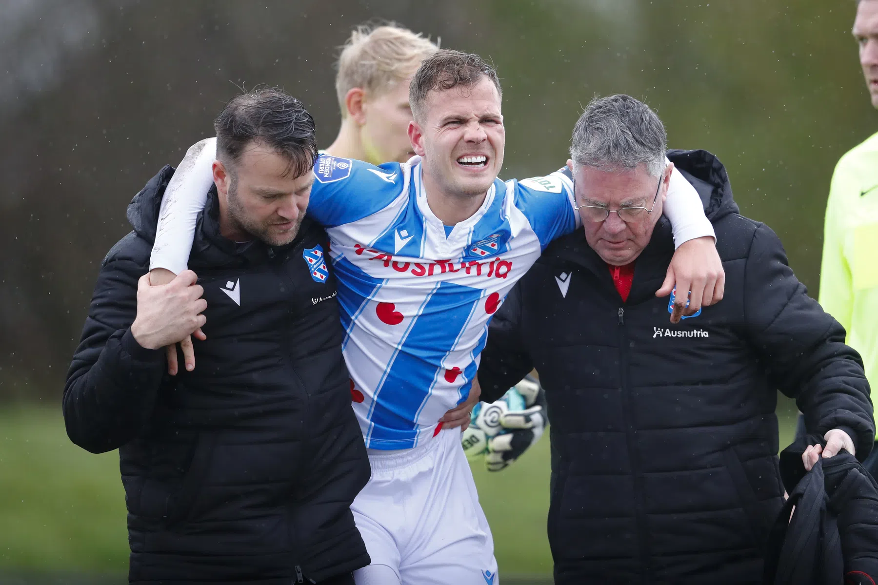 Emotionele Van Aken zegt voetbal vaarwel: 'Had zoveel meer ingezeten'