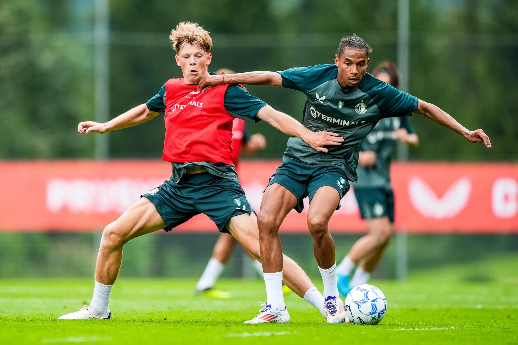 Calvin Stengs koestert zijn voetbalgeluk bij Feyenoord