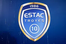Thumbnail for article: 'Lege huls' Troyes mazzelt door failliet Bordeaux en ontloopt degradatie
