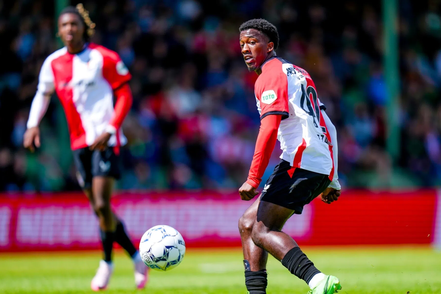 Heracles pikt versterking op bij Feyenoord