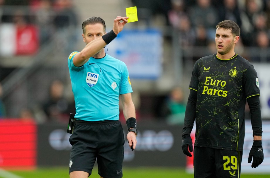 KNVB volgt UEFA en gaat strenger optreden bij protest