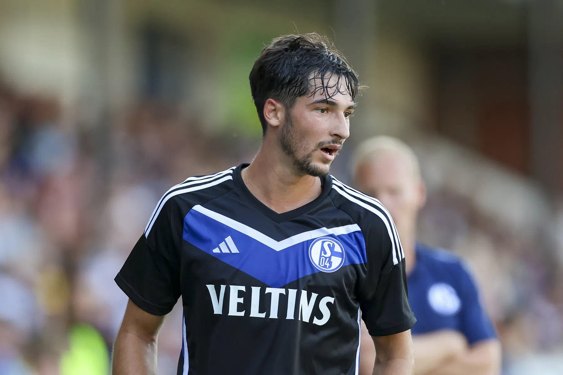 NAC shopt wederom en haalt nieuwe defensieve kracht op bij Schalke 04