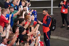 Thumbnail for article: 'Van Nistelrooij verleidt wonderkind van Arsenal tot gevoelige transfer'