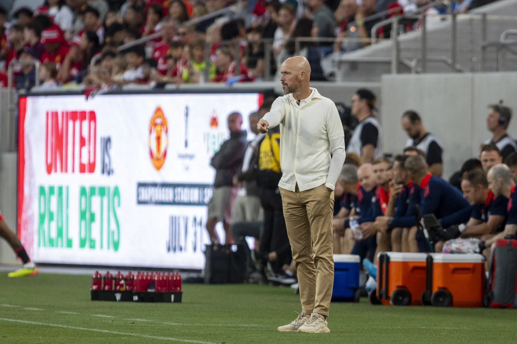 Ten Hag ziet zeventienjarige back uitblinken bij oefenzege United