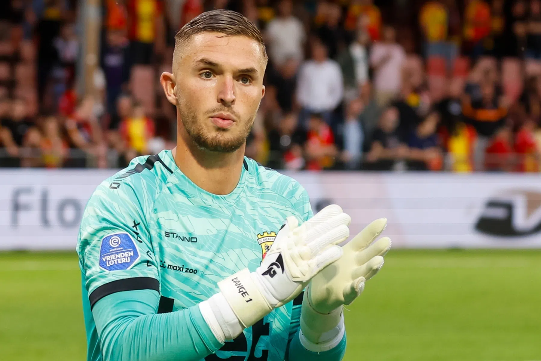 Blackburn Rovers trekt aan Eagles-doelman De Lange