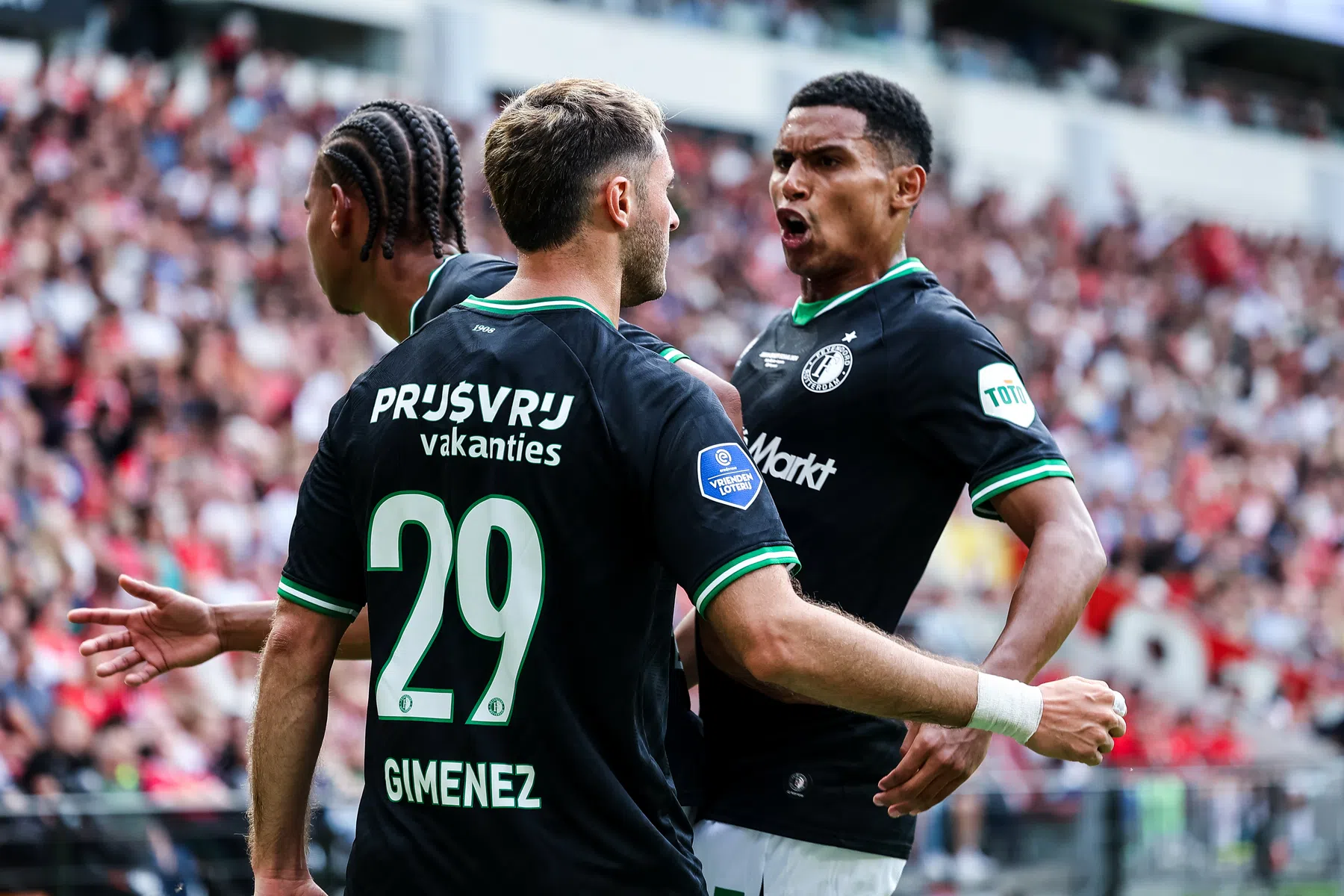 Feyenoord draait het om en zet PSV te kijk