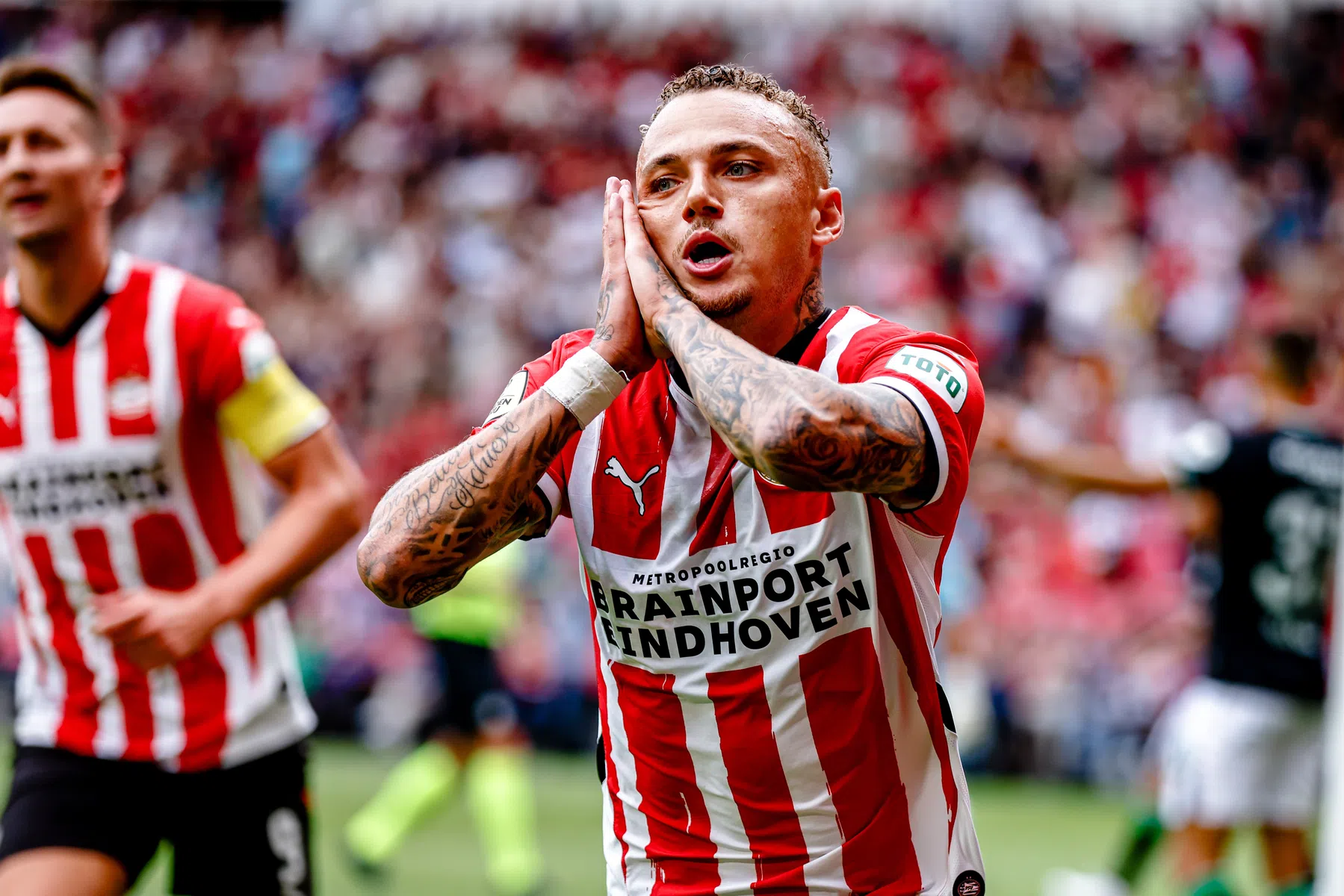 Droomstart PSV dankzij goal van teruggekeerde Lang