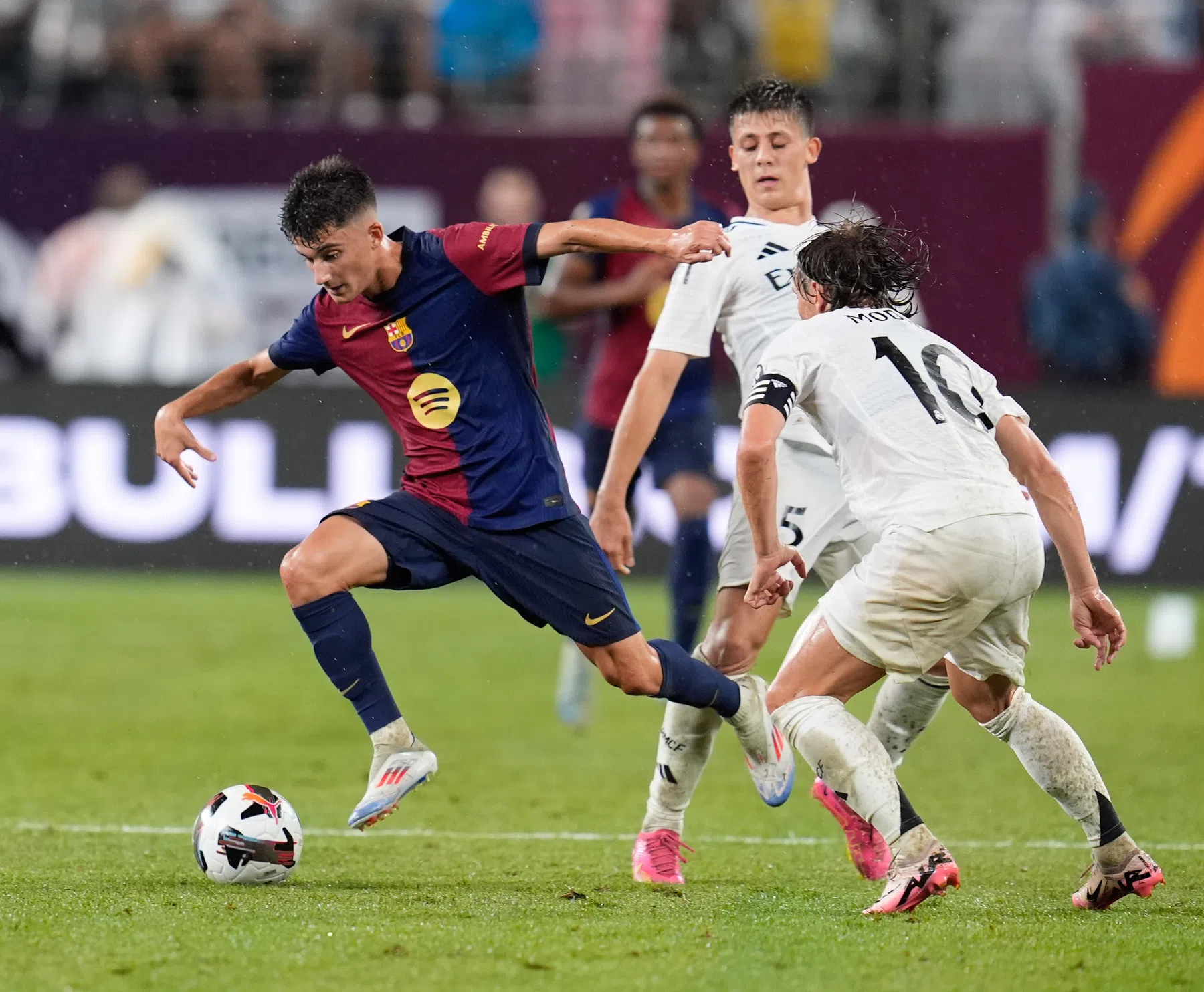Jeugdig Barça rekent na City ook af met Real Madrid en wint El Clásico