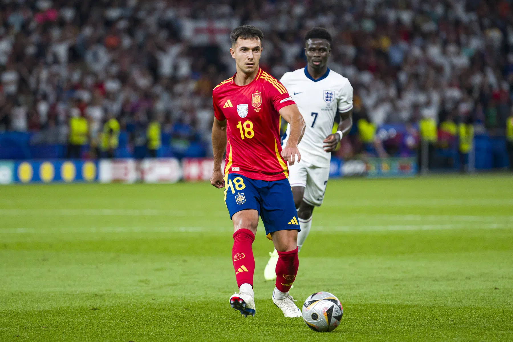 'Middenvelder van 60 miljoen wil dolgraag eerste aankoop van Slot worden'