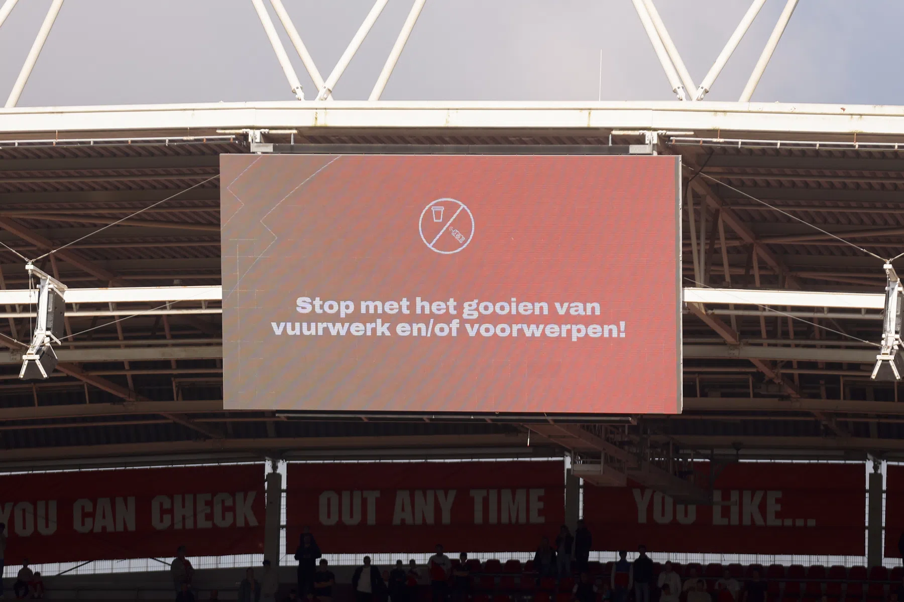 KNVB houdt vast aan regels rond het staken van wedstrijden 