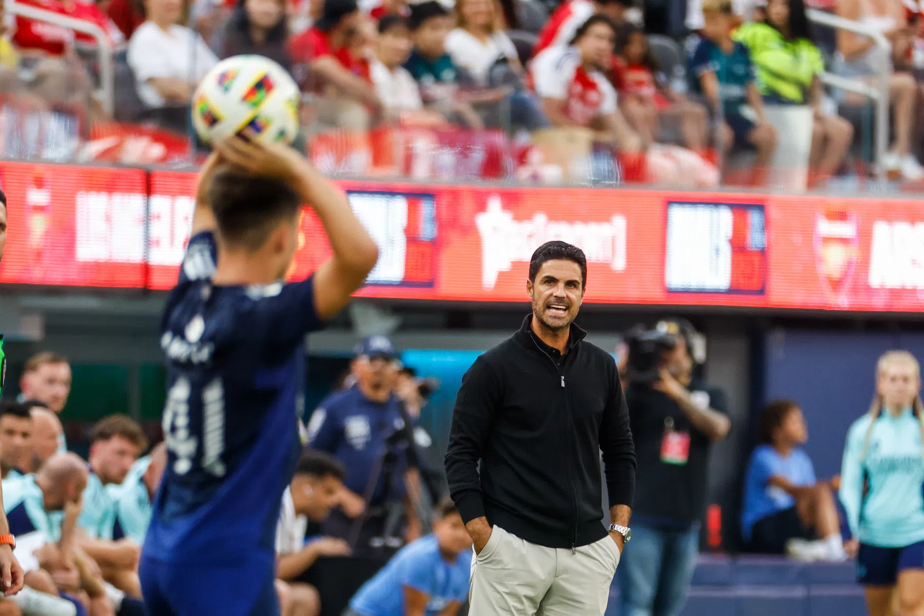 'Arteta huurde zakkenrollers in om spelers les mee te geven'