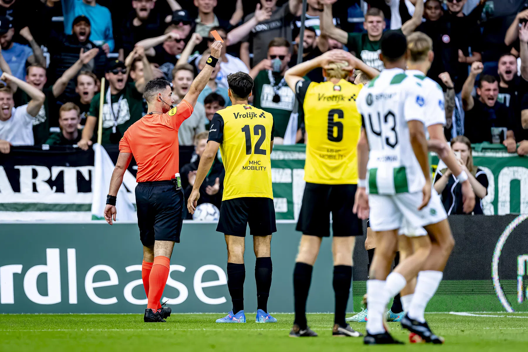 Nagtegaal legt uit waarom NAC-debutant Mahmutovic rode kaart kreeg