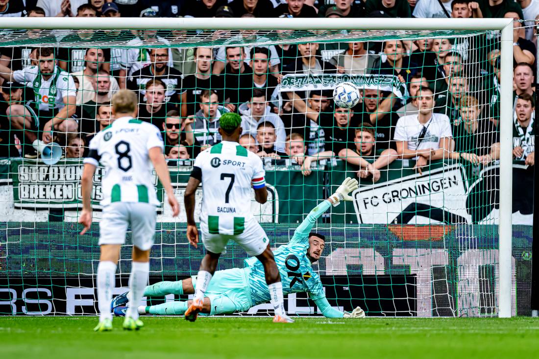 Eredivisie meteen los: vroeg rood voor NAC, droomstart Groningen