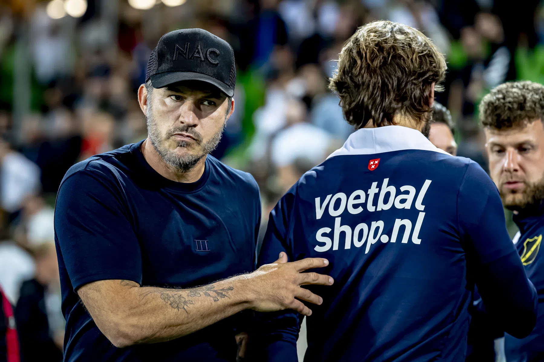 Hoefkens baalt van vroege rode kaart NAC: 'Het is een heel dunne lijn'