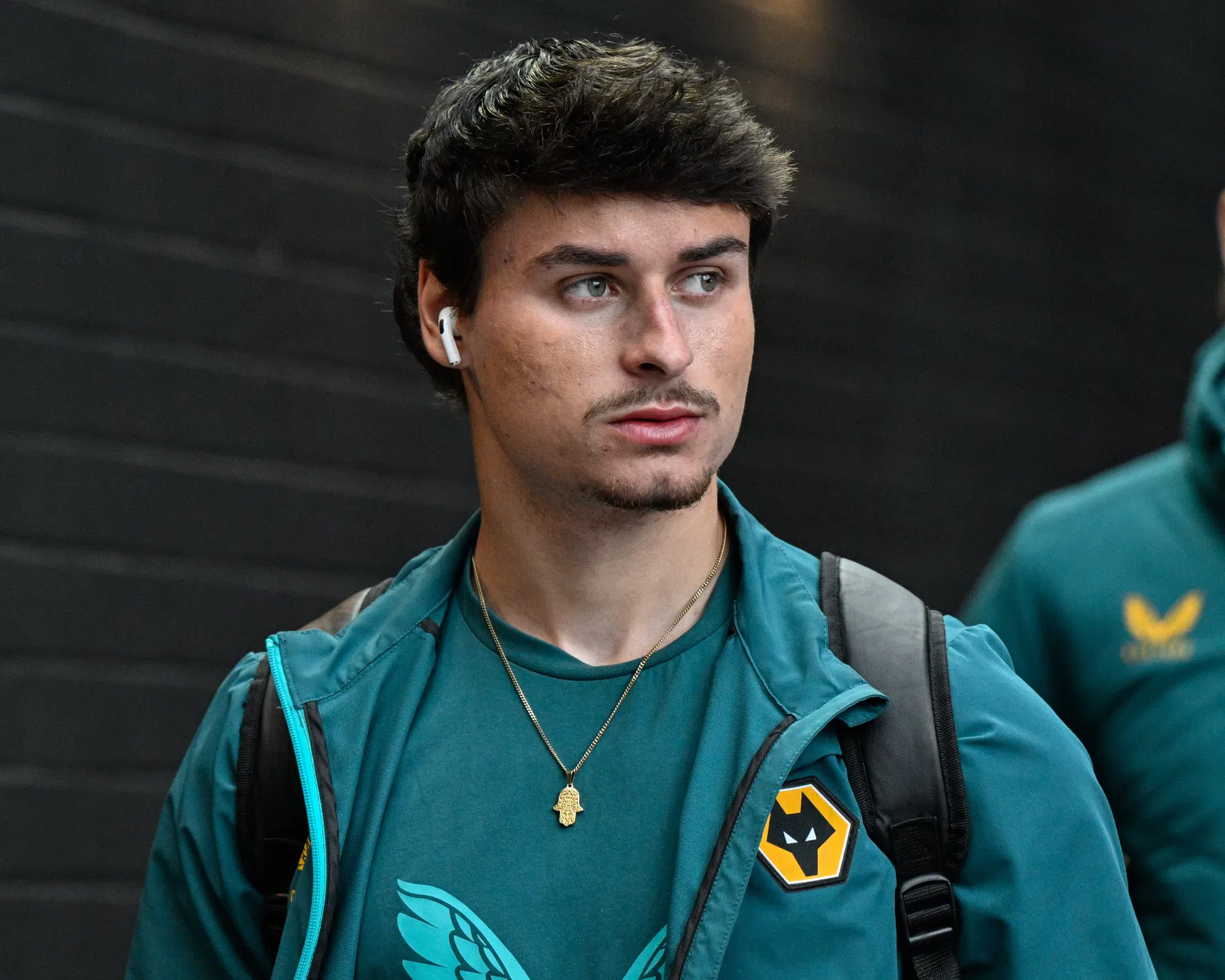 Wolves-wingback Bueno op weg naar De Kuip