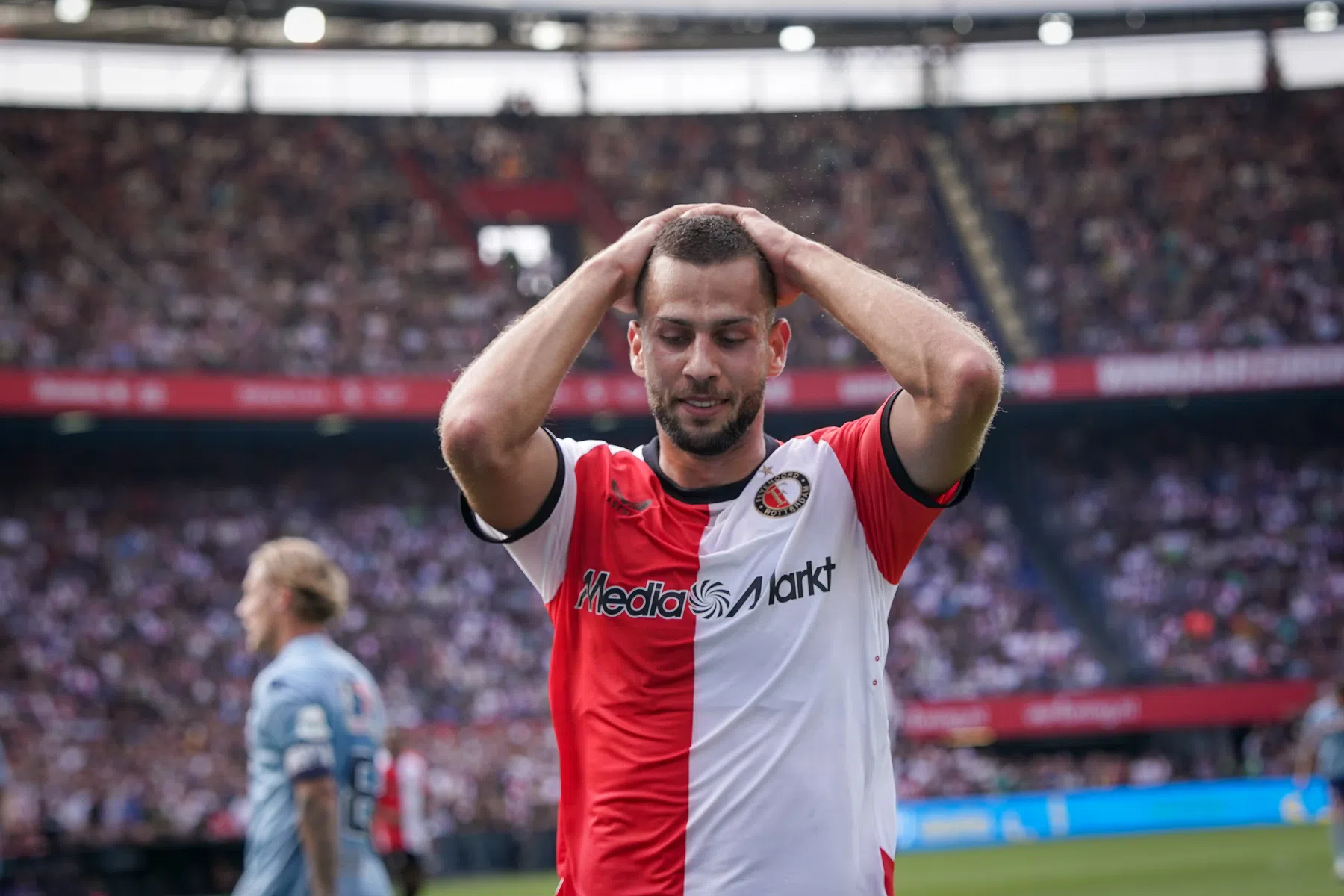 Feyenoord start met pijnlijke misstap tegen Willem II
