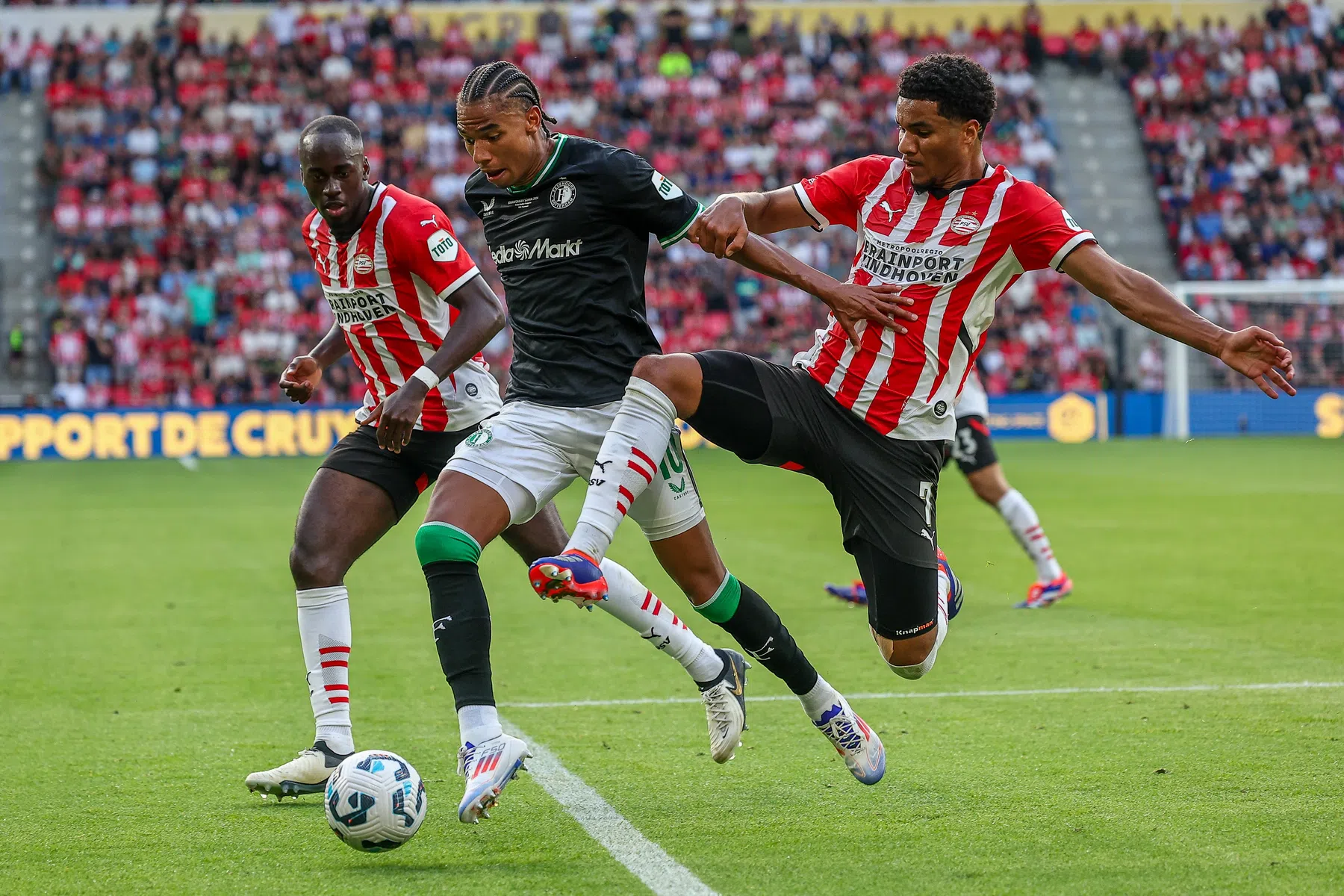 Feyenoord bereikt akkoord over transfer Stengs