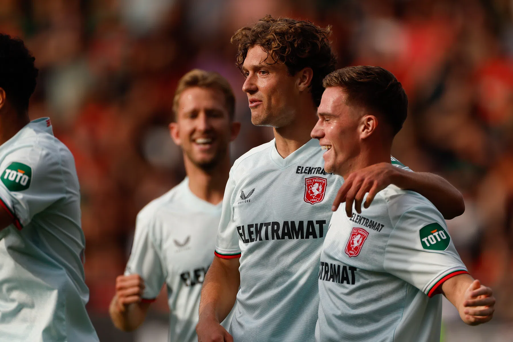 Nieuwelingen helpen Twente tussen Europese duels in aan zege op NEC