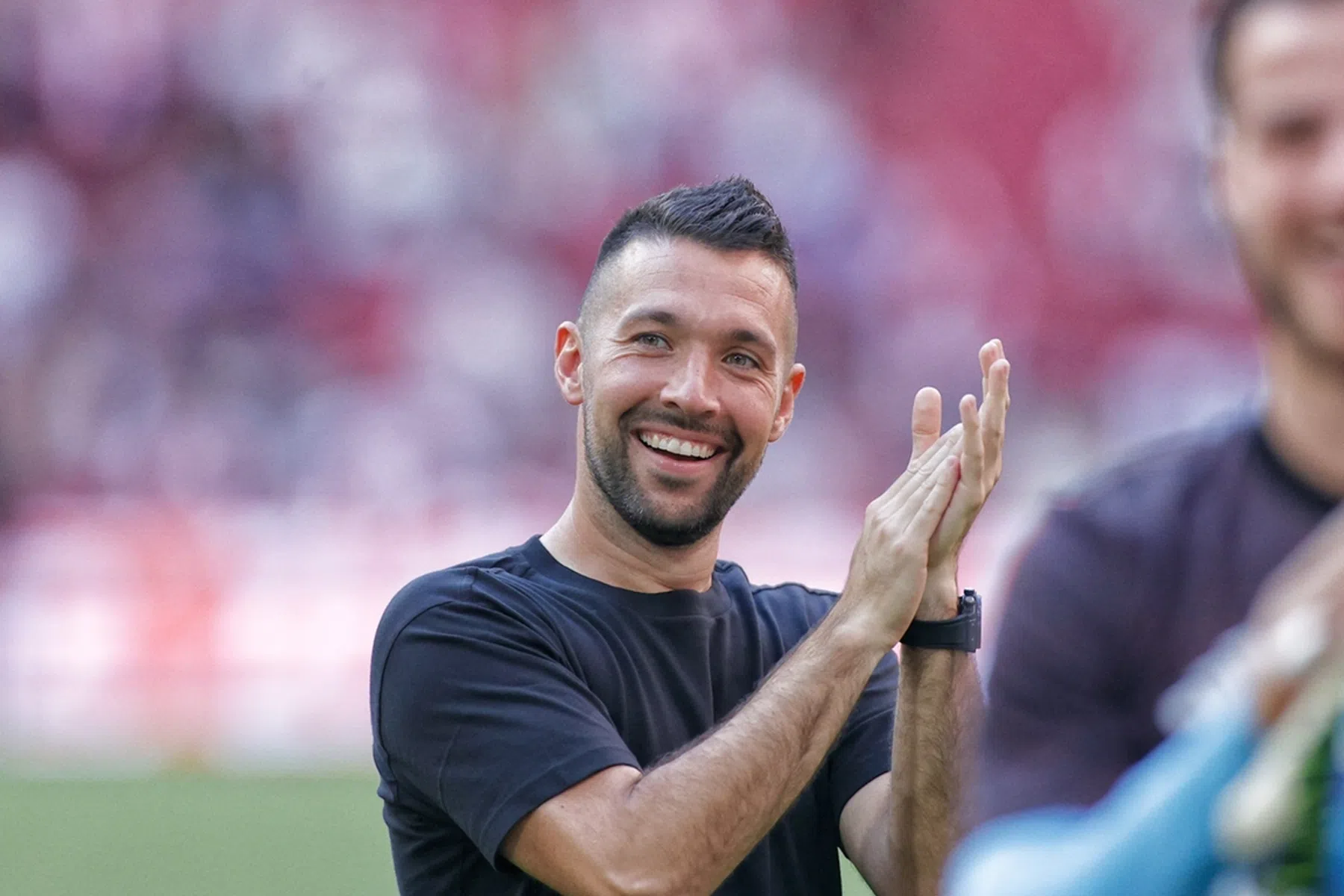 Farioli niet blij met uitgelekte Ajax-opstelling: 'Het is jammer'