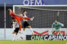 Thumbnail for article: AZ'er beticht van onsportiviteit: 'Knijpen, trekken, gekke dingen doen'