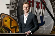 Thumbnail for article: Van yoghurt verkopen in Ethiopië naar een club leiden in de Eredivisie