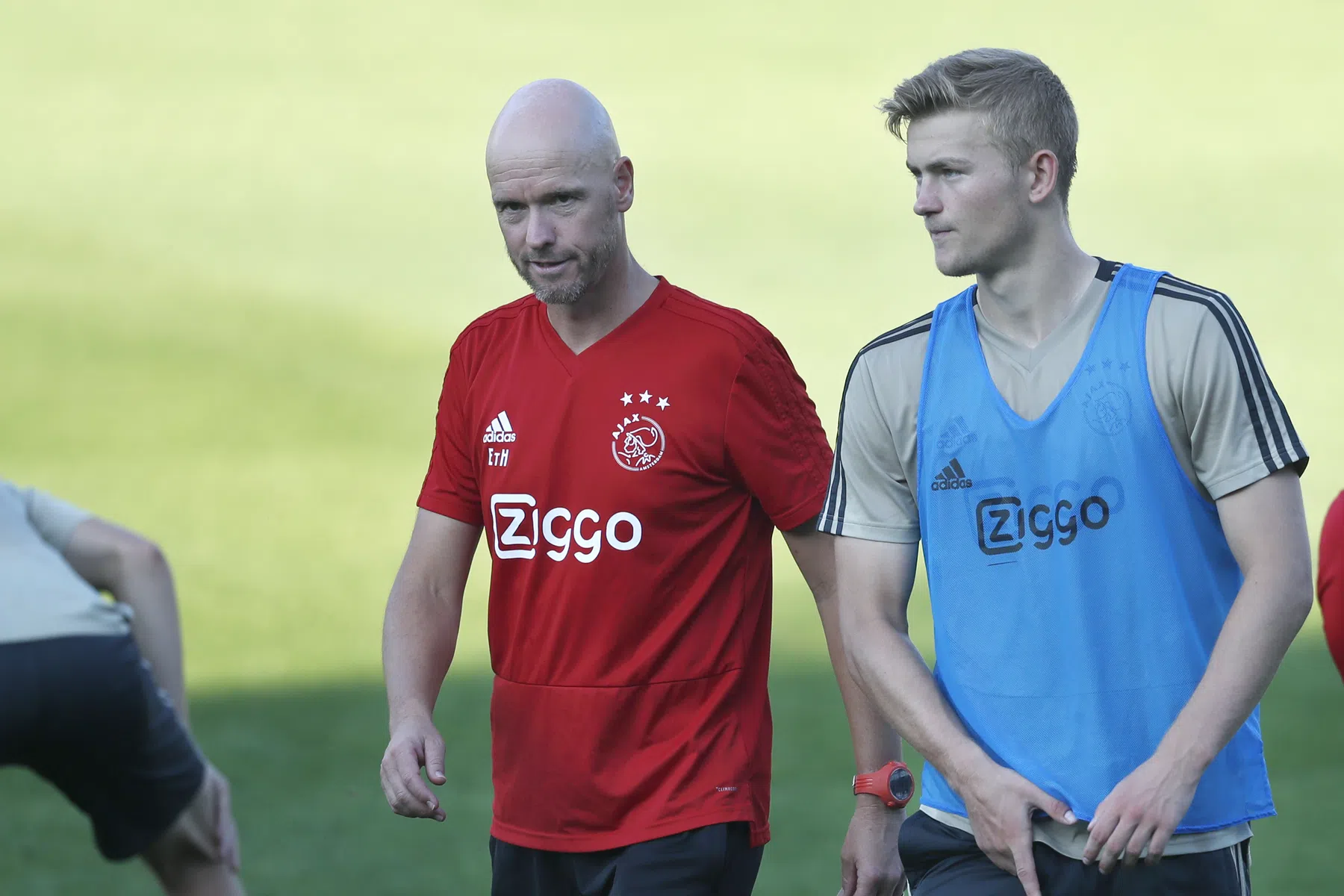 Opmerkelijke trainersreeks voor De Ligt duurt voort tijdens 'Ajax-reünie'