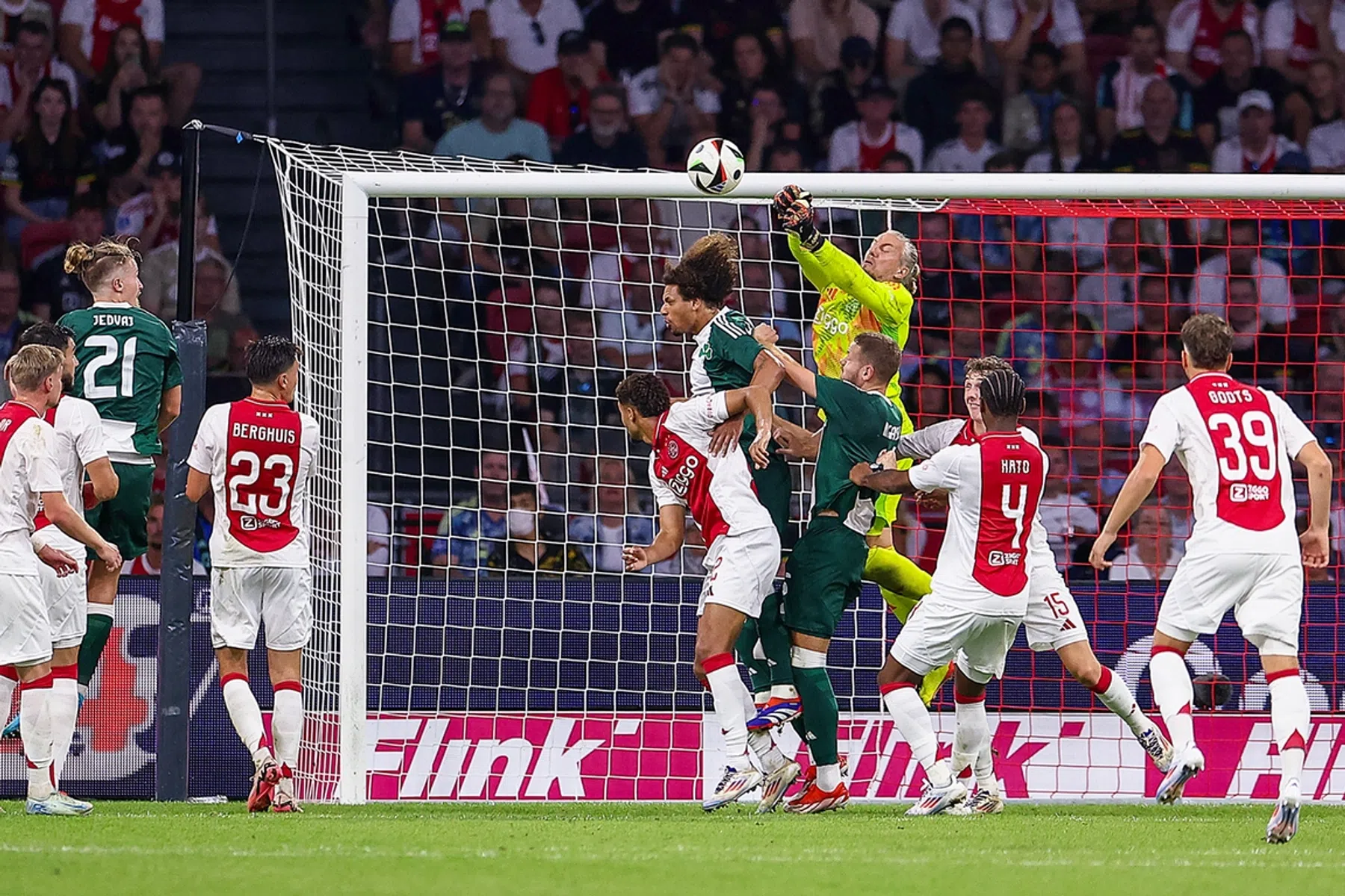 Gaaei en Pasveer helden van Ajax in bizarre penaltyserie