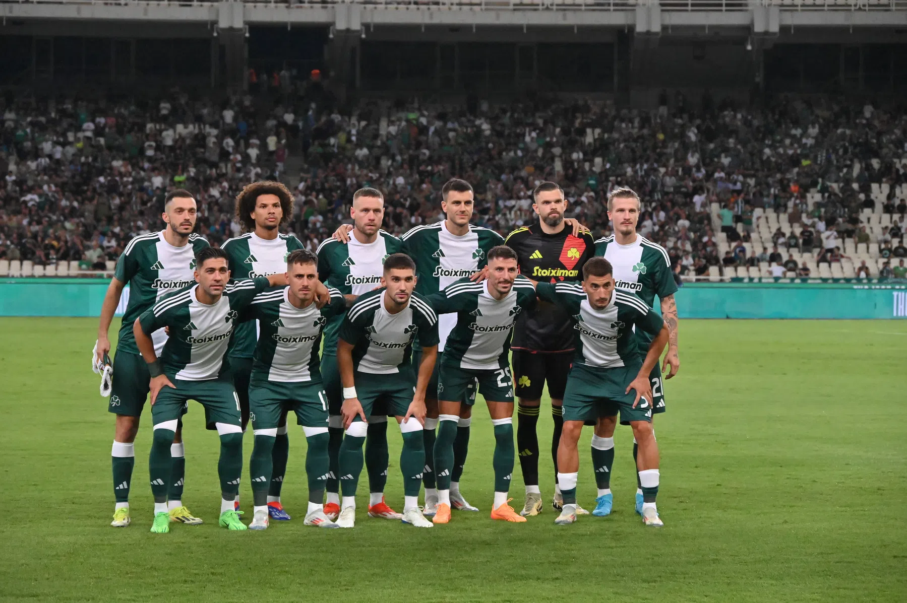 Ajax gewaarschuwd door Griekse media