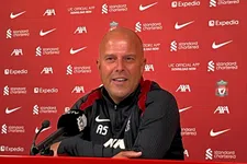 Thumbnail for article: Slot laat zich niet gek maken door Engelse media: 'Jullie praten altijd over transfers'