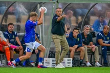 Thumbnail for article: Van den Brom geniet van jeugdig Vitesse: 'Dat raakt je als trainer'