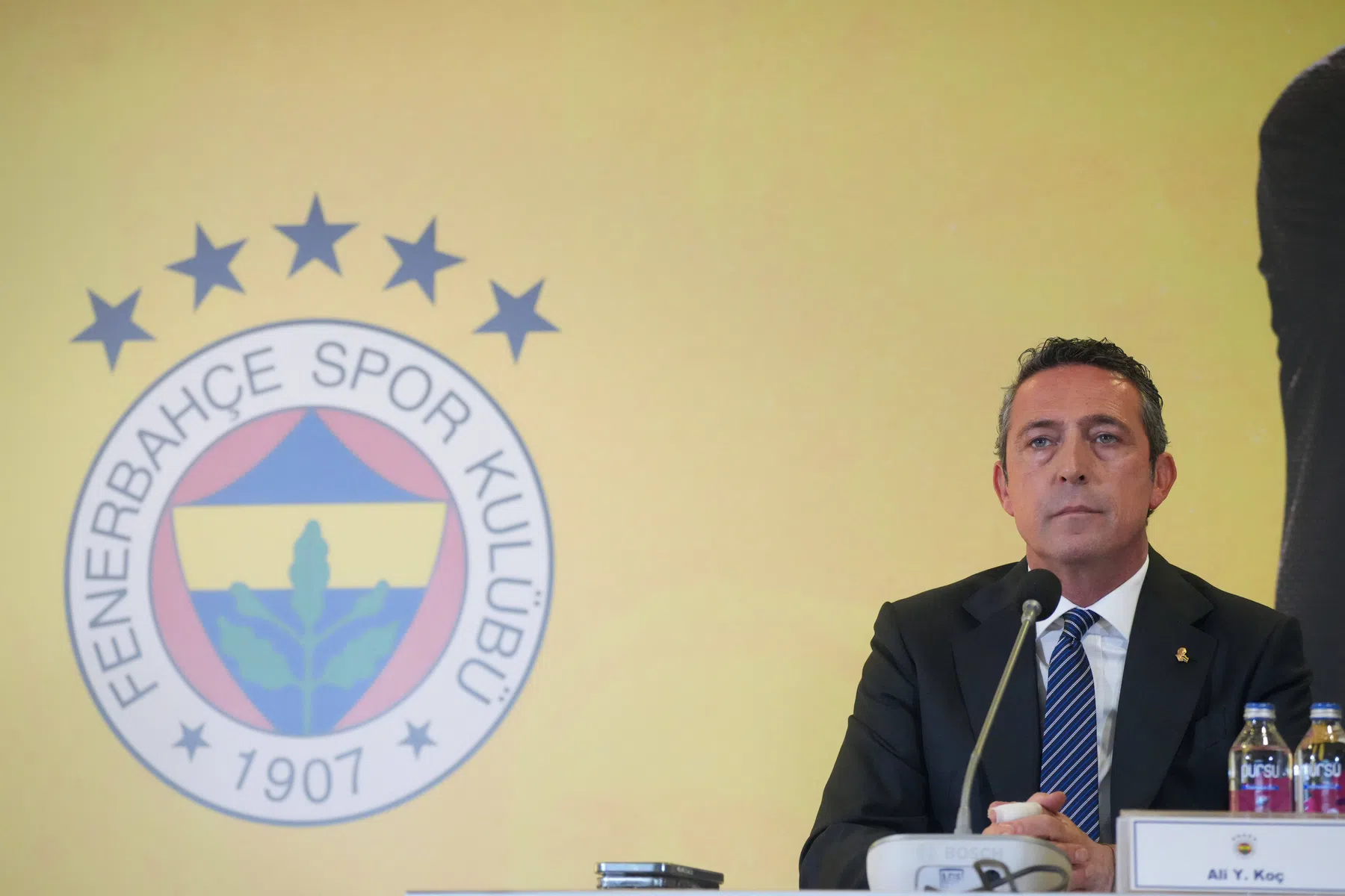 'Voetbalterroristen' belagen Fenerbahçe-voorzitter in het stadion