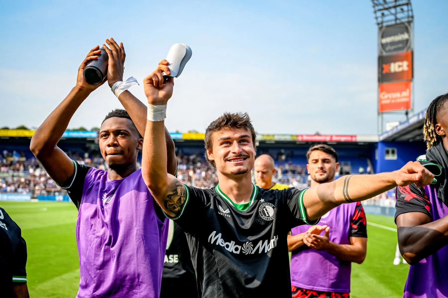 Het begin is goed voor Bueno bij Feyenoord: 'Dit is wel een speciale dag'