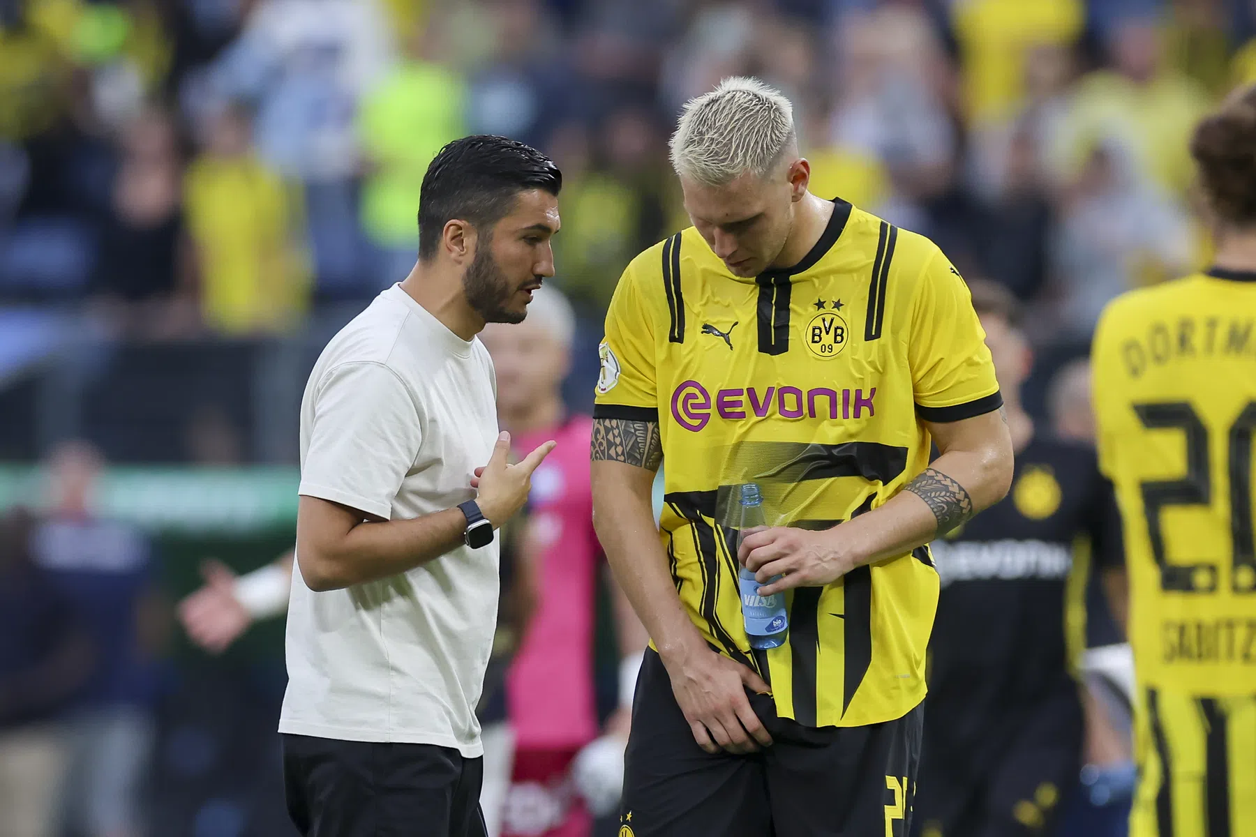 Sahin laat Dortmund trainingsscherm van 150.000 euro aanschaffen