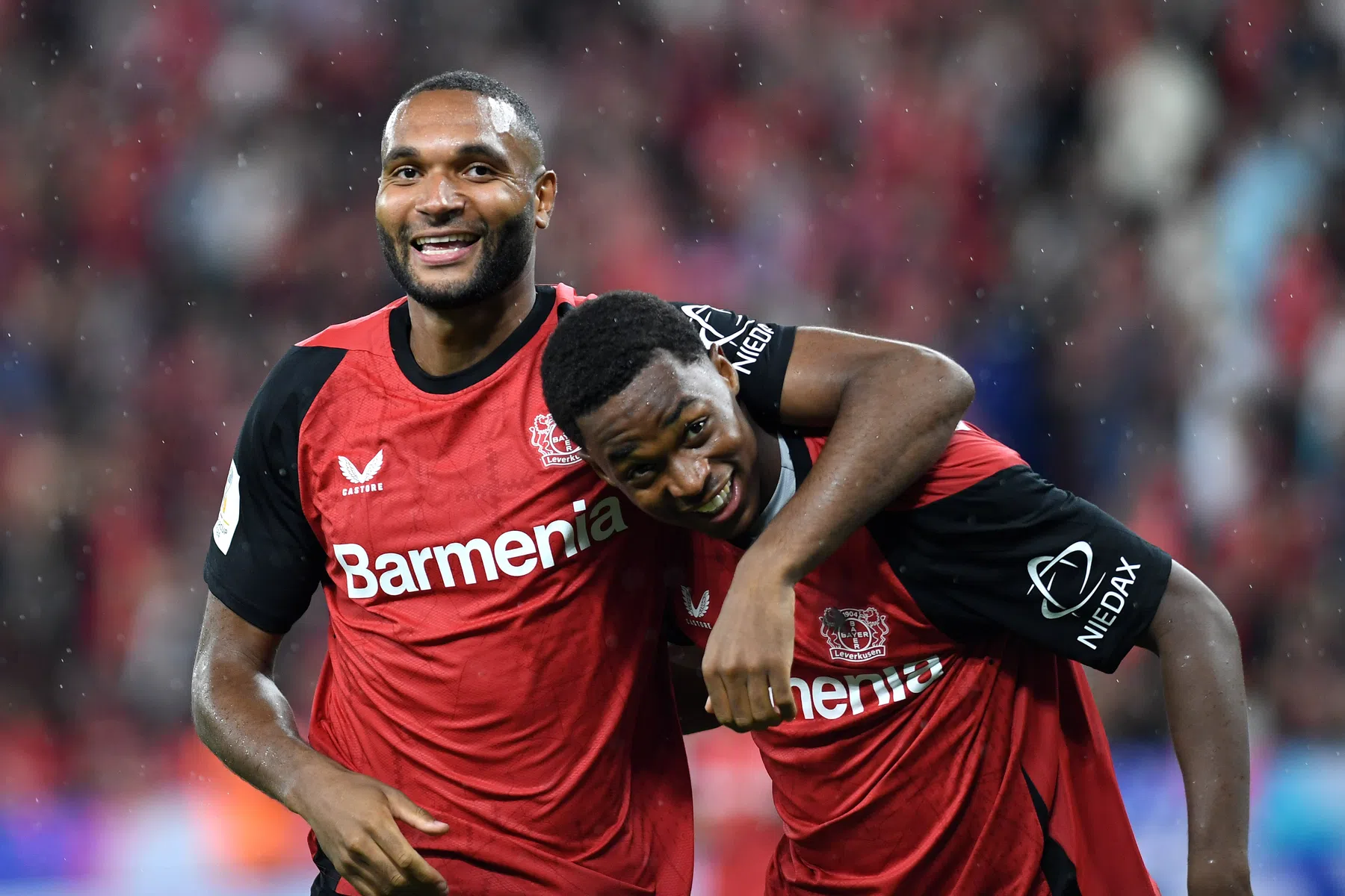 Leverkusen-directeur Rolfes geeft update over door Bayern begeerde Tah 