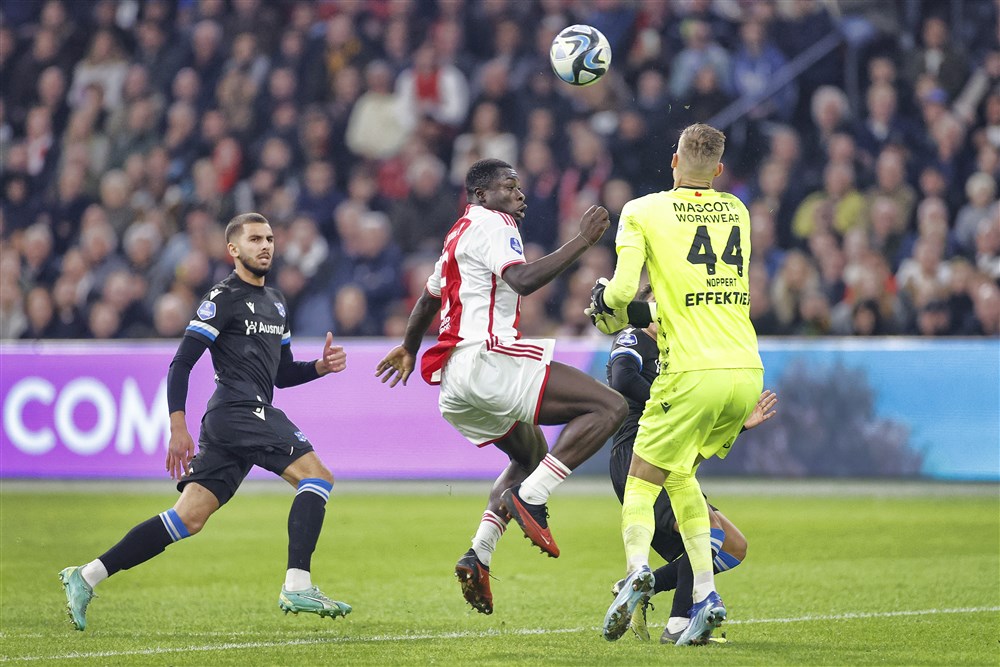 Keeperscarrousel bij Ajax houdt aan: 'Noppert moet rust brengen'
