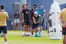 Thumbnail for article: Flick reageert geïrriteerd op vragen over Olmo: 'Dat is niet mijn taak'
