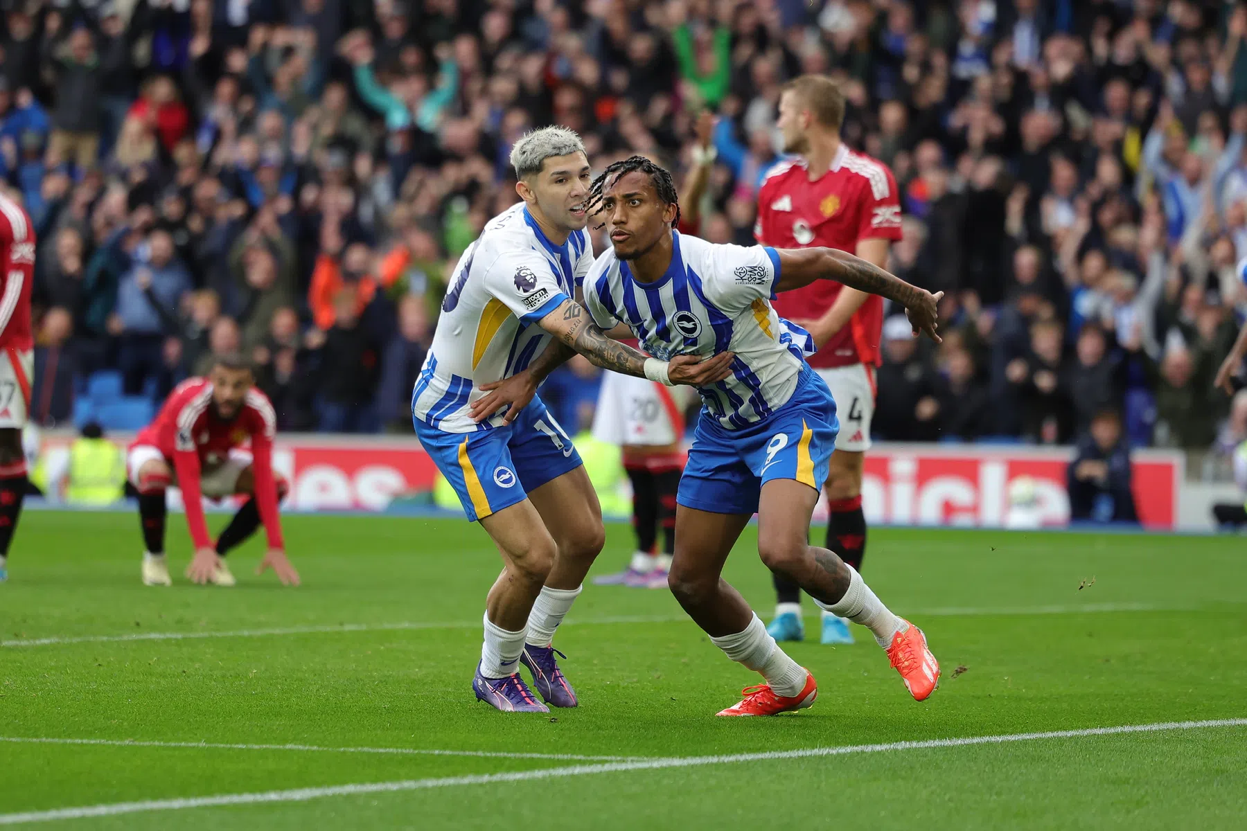 Manchester United na pijnlijk moment Zirkzee in blessuretijd onderuit 