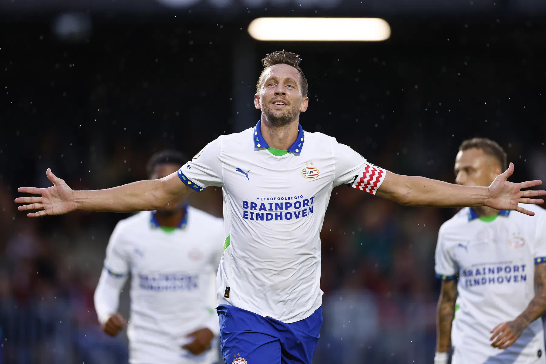 De Jong prijst PSV: 'Je kunt niet zomaar iedereen weg laten gaan'