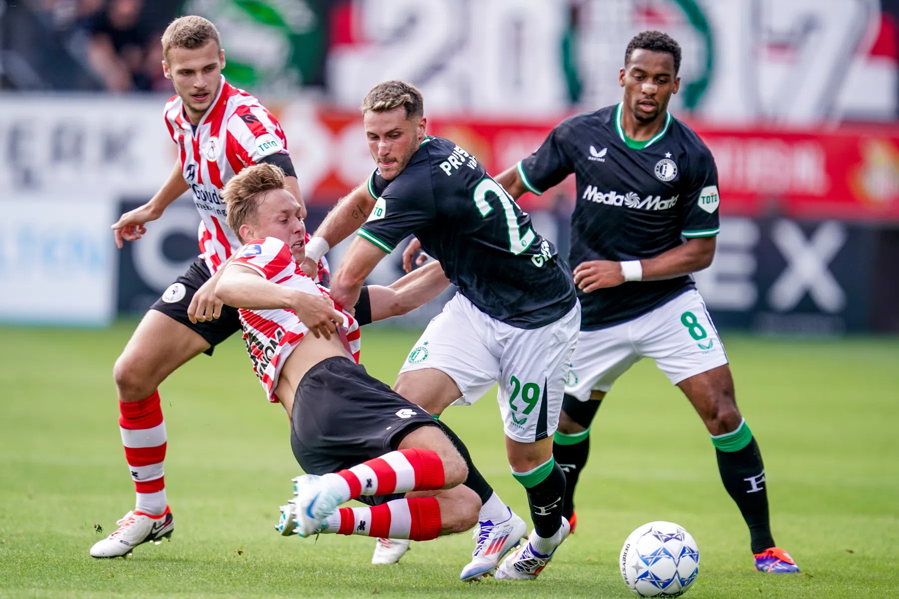 Rood Feyenoord loopt weer averij op tegen Sparta