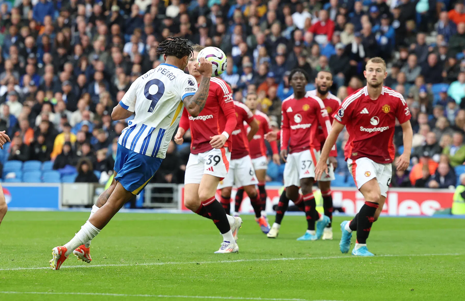 Engelse analytici fileren defensie United, Ferdinand richt pijlen op Antony