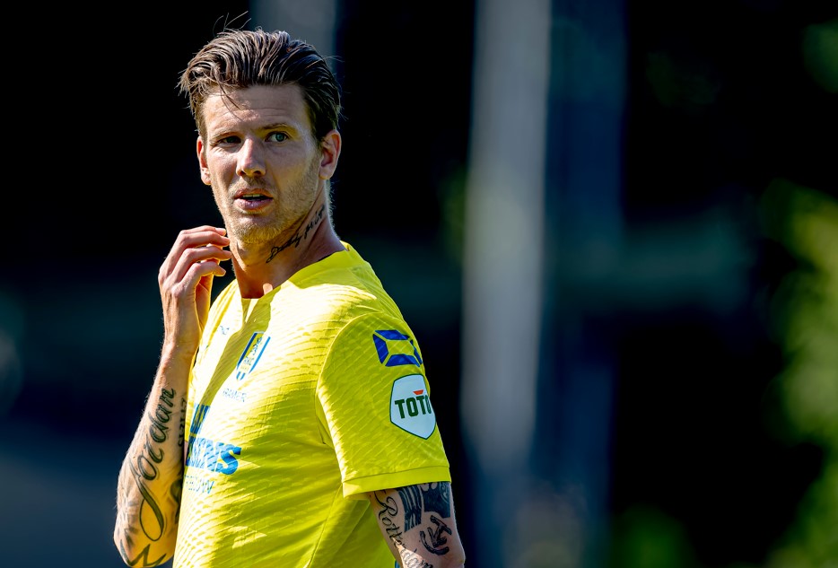 Kramer gaat door het stof en wordt in genade aangenomen door RKC